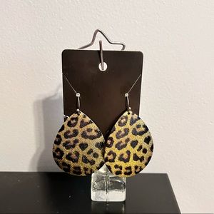 ✨Leopard Drop Earrings🐆